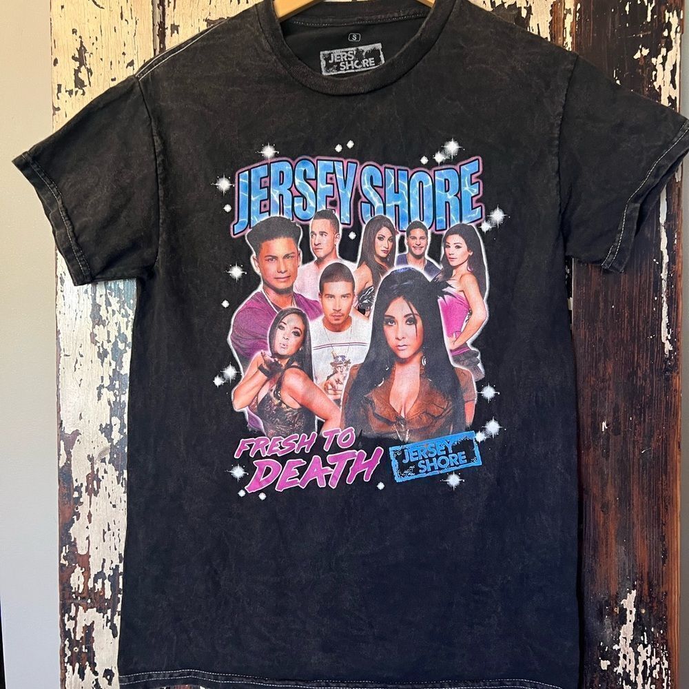 Jersey Shore Fresh To Death Collage T-Shirt. Mineral wash. Ripple Junction. S
